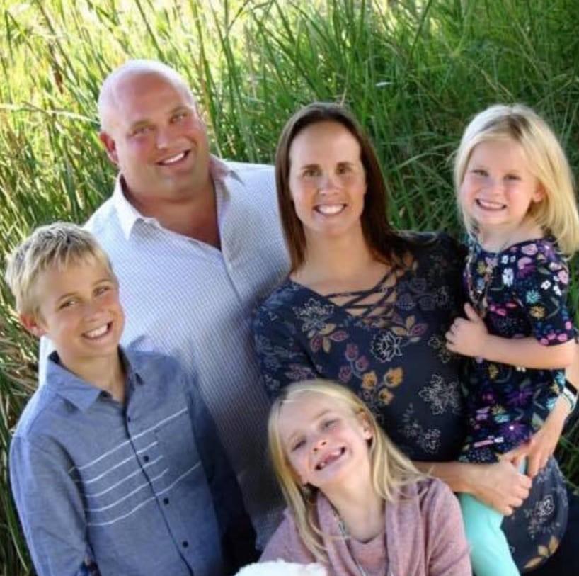 Family picture with parents and three children