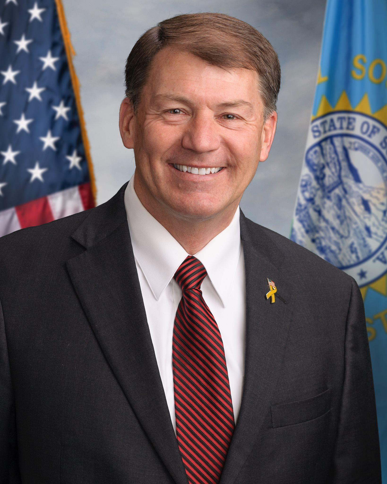Portrait of Senator Rounds with US and SD flags