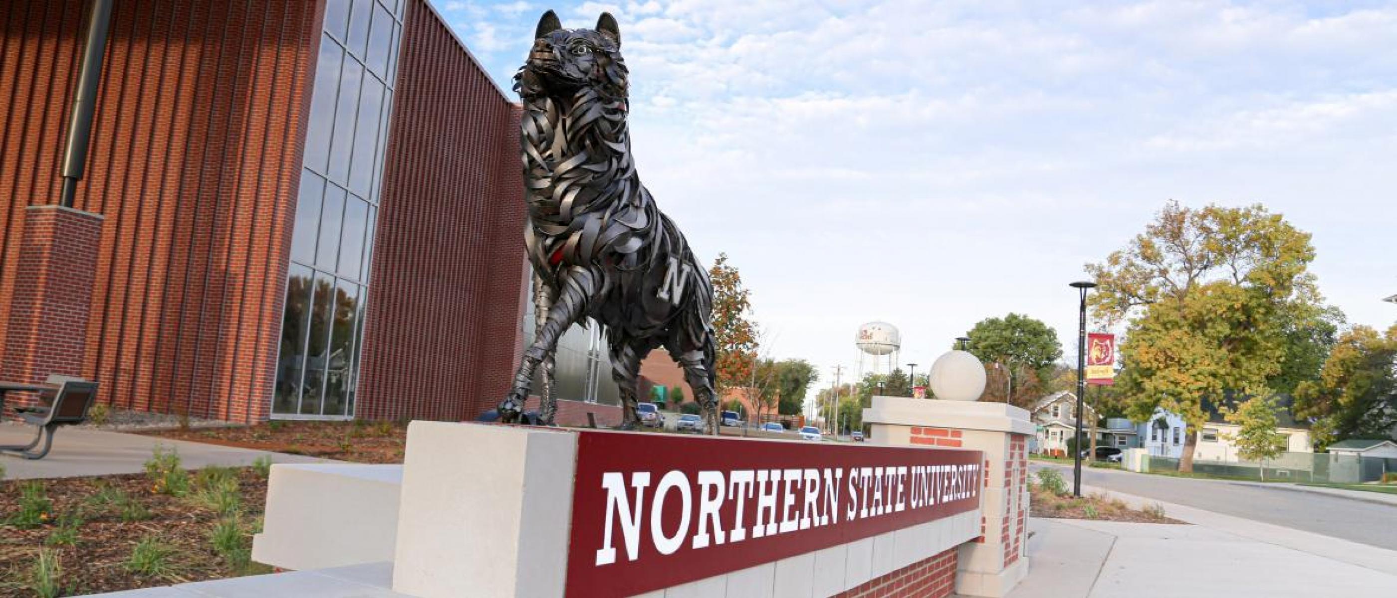 Northern State University's wolf statue