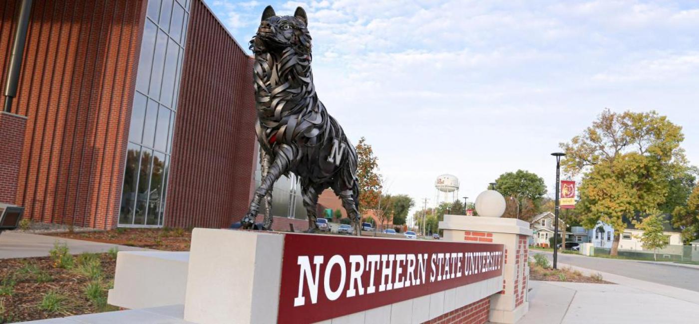 Northern State University's wolf statue