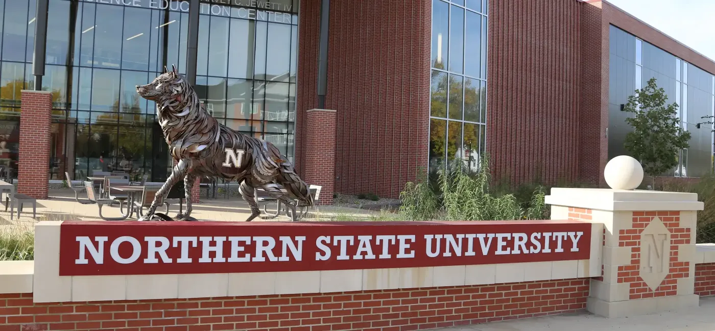 Northern State University Wolf Statue