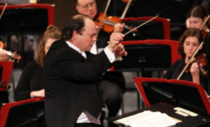 Christopher Stanichar directing the Aberdeen University-Civic Symphony